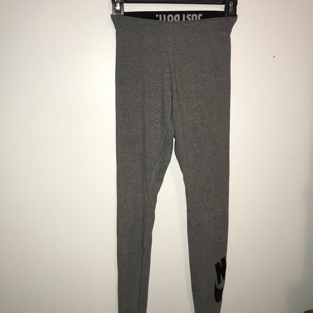 Grey Nike leggings